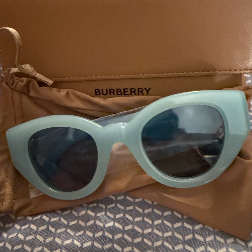 Burberry Sunglasses - Brand New in Box. - Picture 2 of 13